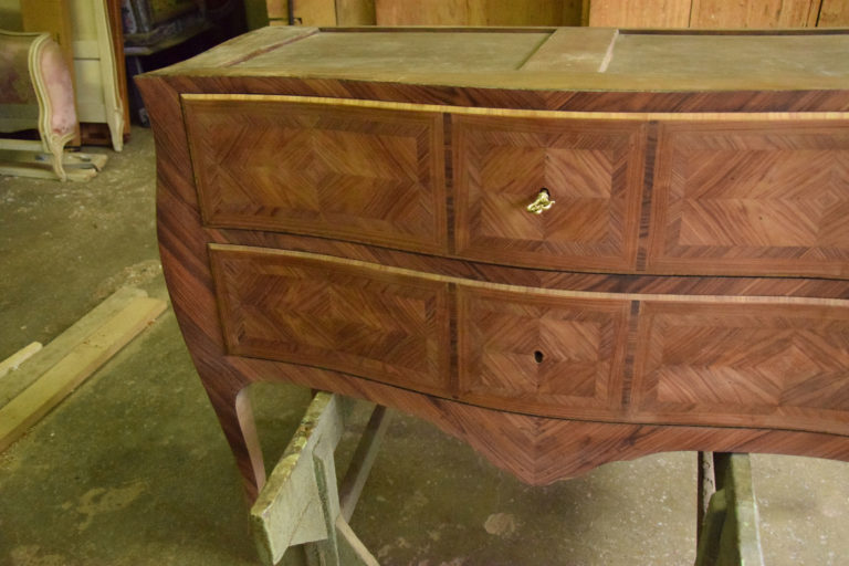 Photo de la commode après décapage