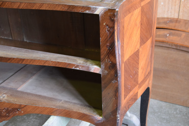 Photo pendant la restauration, greffes de placage