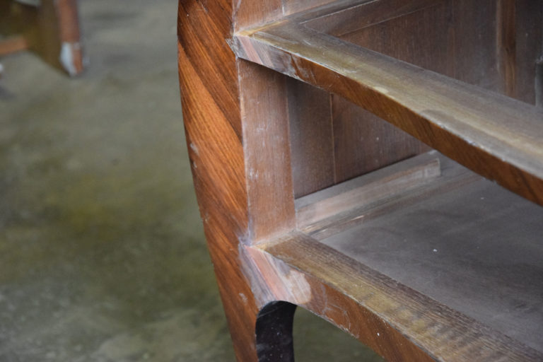 Zoom sur d'autres greffes de placage, pendant la restauration
