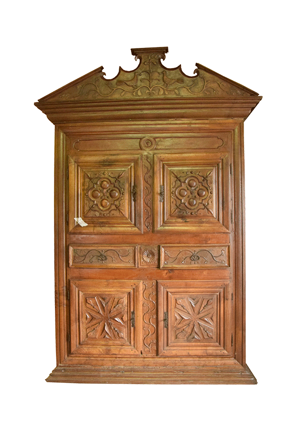 Cabinet à 4 portes avant restauration