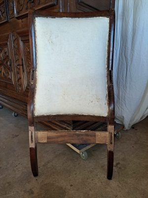 Vue sur le dossier avec ses pieds réparés- Fauteuil - acajou- LUNEL Marie