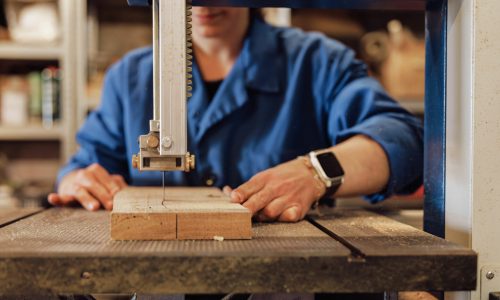 Découpes de bois - atelier Lunel Marie - ébéniste restauratrice de mobilier ancien