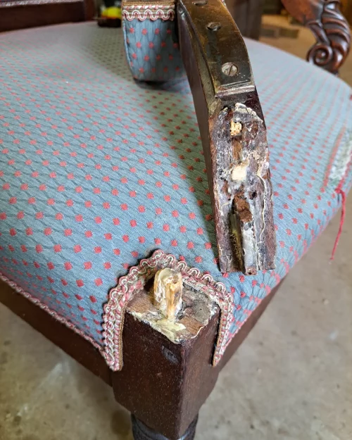 Accotoir désassemblé, tenon cassé - Fauteuil - acajou- LUNEL Marie